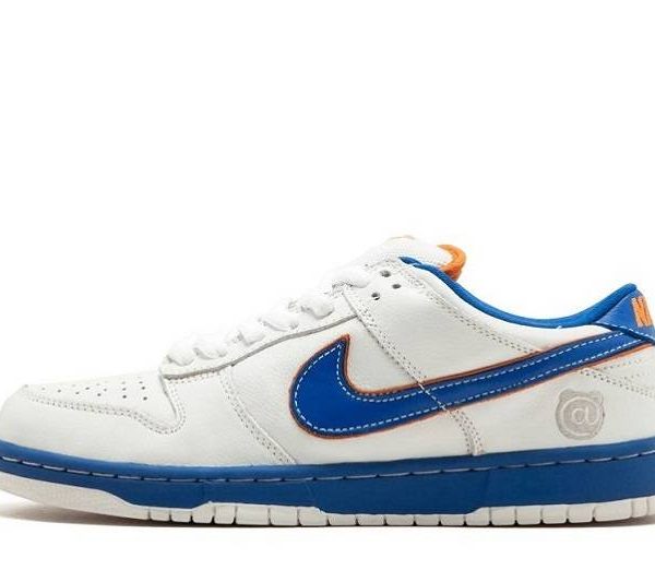 Dunks Low SB “Medicom”