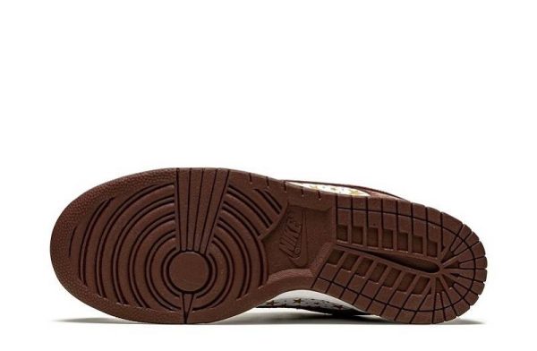 SB Dunk Low Stars "Barkroot Brown"