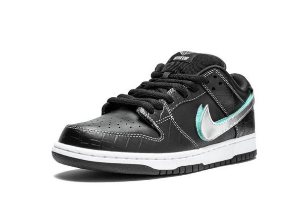 SB Dunk Low Pro OG QS “Black Diamond”