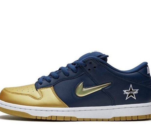 SB Dunk Low "Metallic Gold"