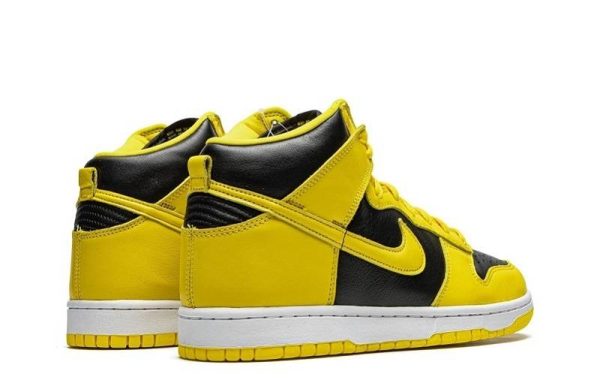 Dunks High SP “Varsity Maize”