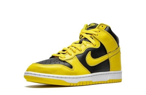 Dunks High SP “Varsity Maize”