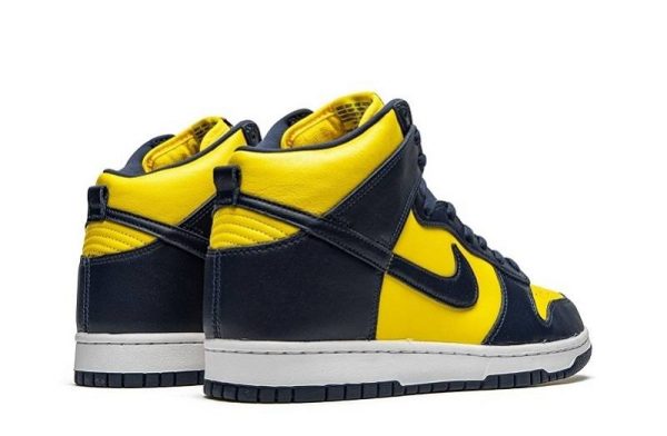 Dunks High SP "Michigan"