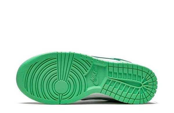 Dunk Low “Green Glow”