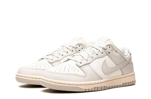 Nike Dunk Low “Light Bone”