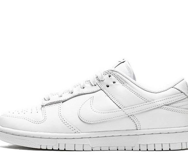 Dunk Low “Triple White”