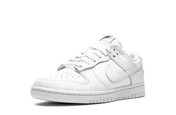 Dunk Low “Triple White”