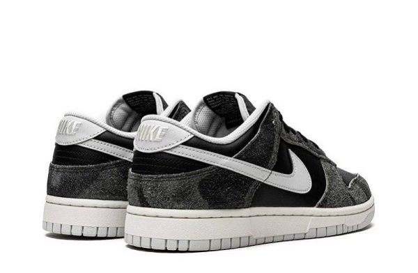 SB Dunk Low “Zebra”