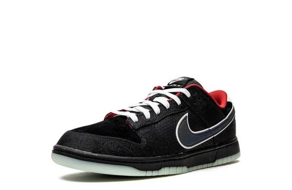 SB Dunk Low “League of Legends”