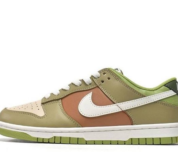 SB Dunk Low “Vivid Green”