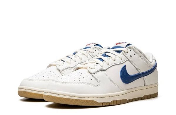 Dunks Low SE “Sail Dark Marina Blue”